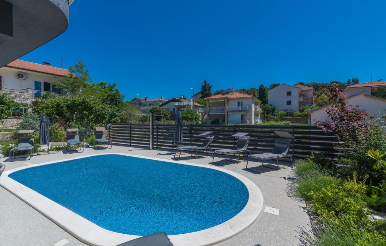 Modern Apartments With Shared Pool Near The Sea Пула Екстер'єр фото